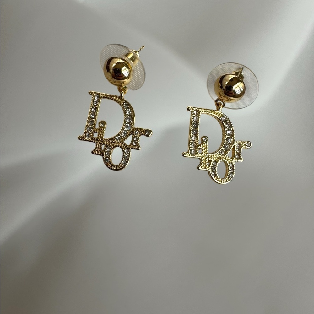 ❤️DIOR Gold Stamped Earrings - Picture 6 of 6